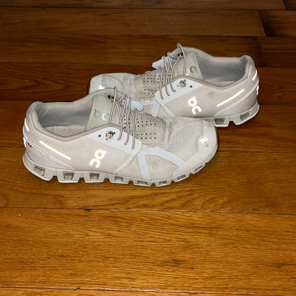 White onclouds size women 8.5